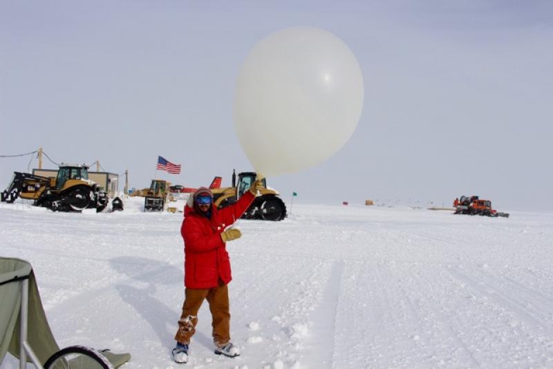 Antarctic_Weather_Balloon